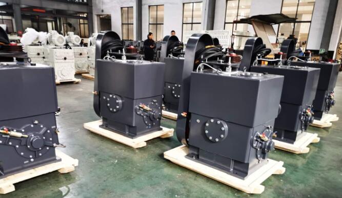 piston-vacuum-pump-in-coal-tar-distillation