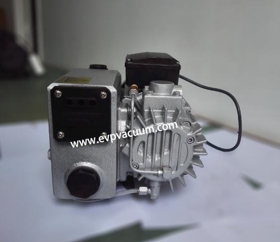 Rotary vane vacuum pump for concrete construction